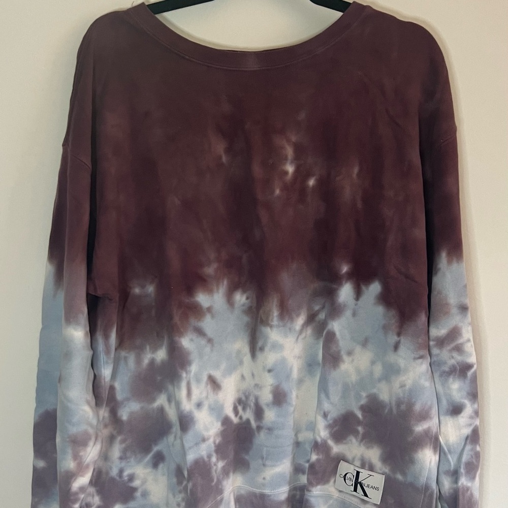 Calvin Klein Jeans Relaxed Crewneck Sweatshirt. Tie dye in Medium